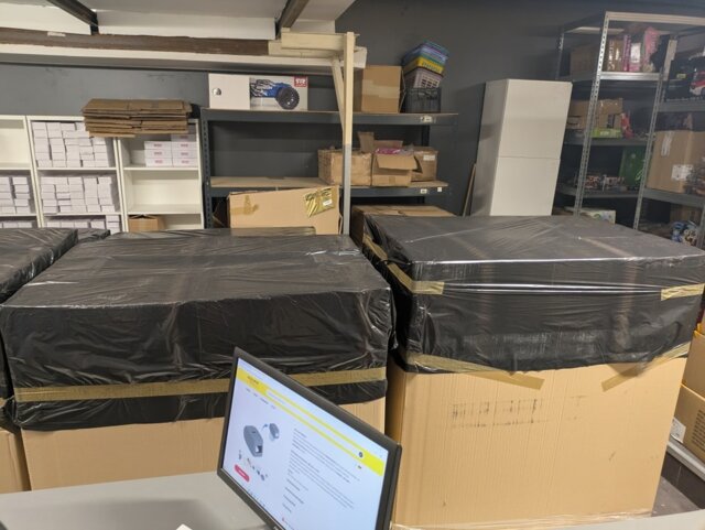 Endlich Warennachschub !! Wir füllen den Bereich Spielwaren wieder auf.