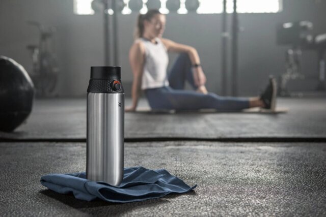 💧 Dein praktischer Begleiter für Alltag, Sport & unterwegs!Die WMF Waterkant Trinkflasche 0,75 l kommt im hochwertigen Edelstahl-Look und ist ideal für Wasser, Sprudel oder Schorlen. Dank Sportverschluss ist sie schnell griffbereit, auslaufsicher und sogar für kohlensäurehaltige Getränke geeignet.✅ 0,75 l Fassungsvermögen✅ Edelstahl / Cromargan 18/10✅ Praktischer Sportverschluss✅ Auslaufsicher✅ SpülmaschinengeeignetWeniger Einwegflaschen, mehr Komfort im Alltag.Artikelnummer: 34933👉 Jetzt bei HOTSHOTDEALZ entdecken!#Trinkflasche #Edelstahlflasche #Waterkant #Nachhaltig #Alltag #Sport #Büro #Unterwegs #Deal