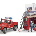 377057-Bruder-62701-Feuerwehrstation-mit-Land-Rover-Defender
