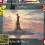 375467-Schmidt-Spiele-59498-Freihheitsstatue-in-der-Abenddaemmerung-1000-Teile-Glow-in-the-Dark-Puzzle